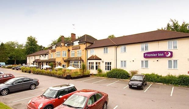 Premier Inn Premier Inn Багшот Екстериор снимка